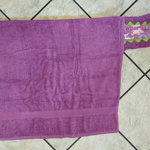 Purple Hooded Kids Towel - Picture 3 of 5